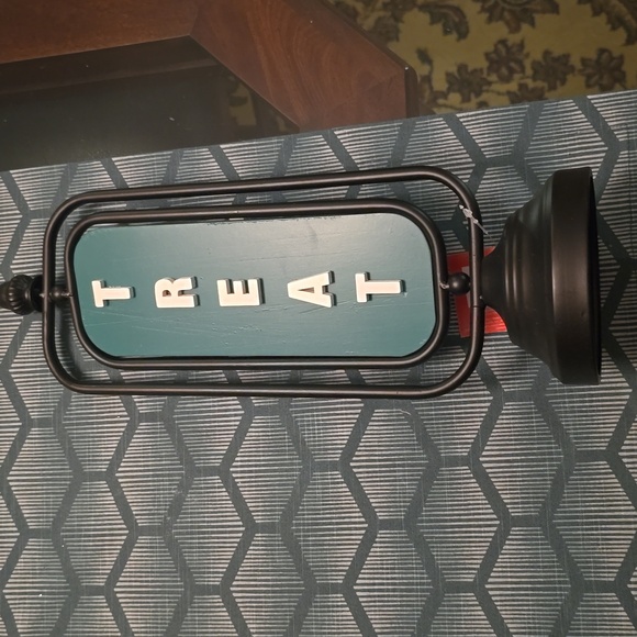 GREEN AND BLACK HALLOWEEN DECOR TRICK OR TREAT - Picture 3 of 13